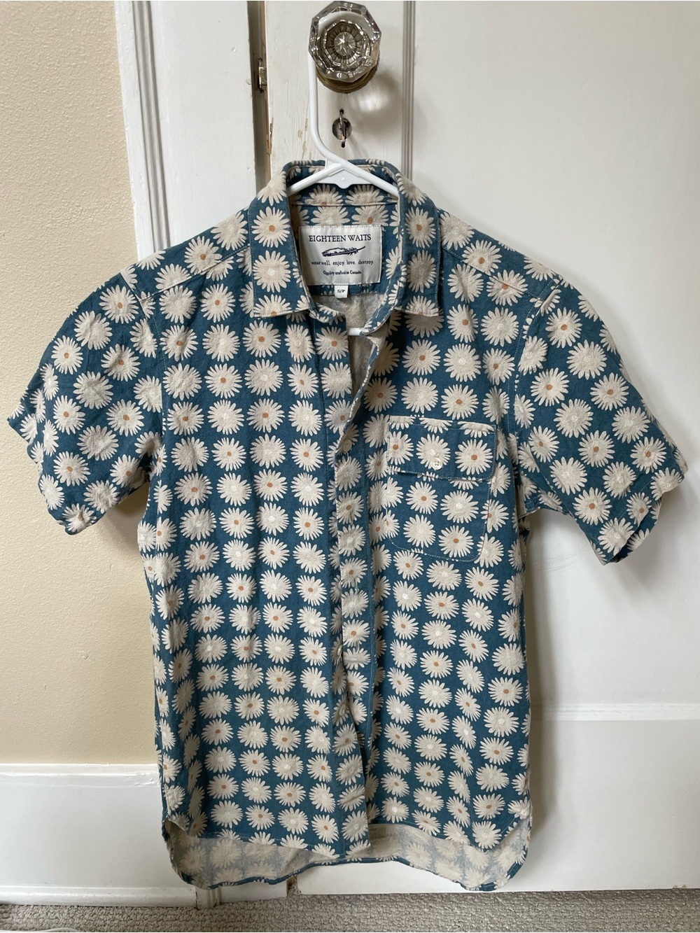 Cute vintage print linen blend short sleeve shirt, size S